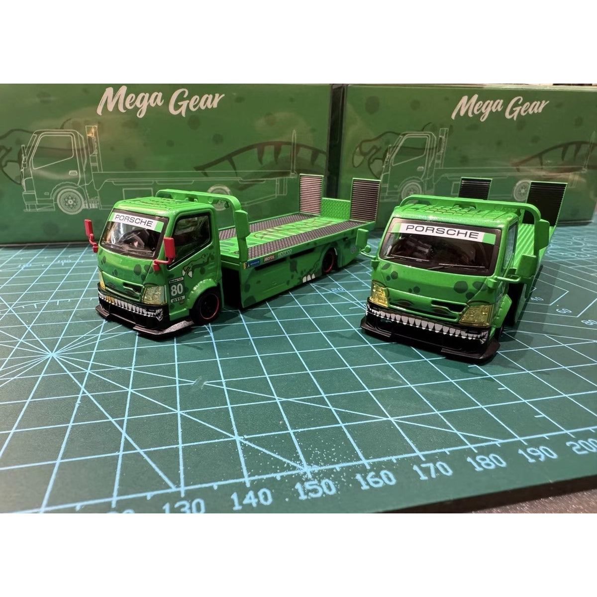 MG 1:64 H300 Custom Tow Flatbed Truck Dinosaur Model Diecast Metal Car green US