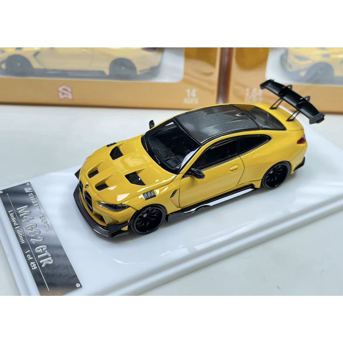 Street Weapon SW 1:64 BMW M4 G82 Flossmann Widebody Yellow Acrylic USSHIP MODEL￼