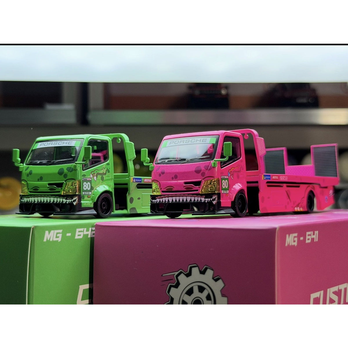 Mega Gear 1:64 Dinosaur H300 Custom Tow Flatbed Truck GREEN PINK BLACK SET