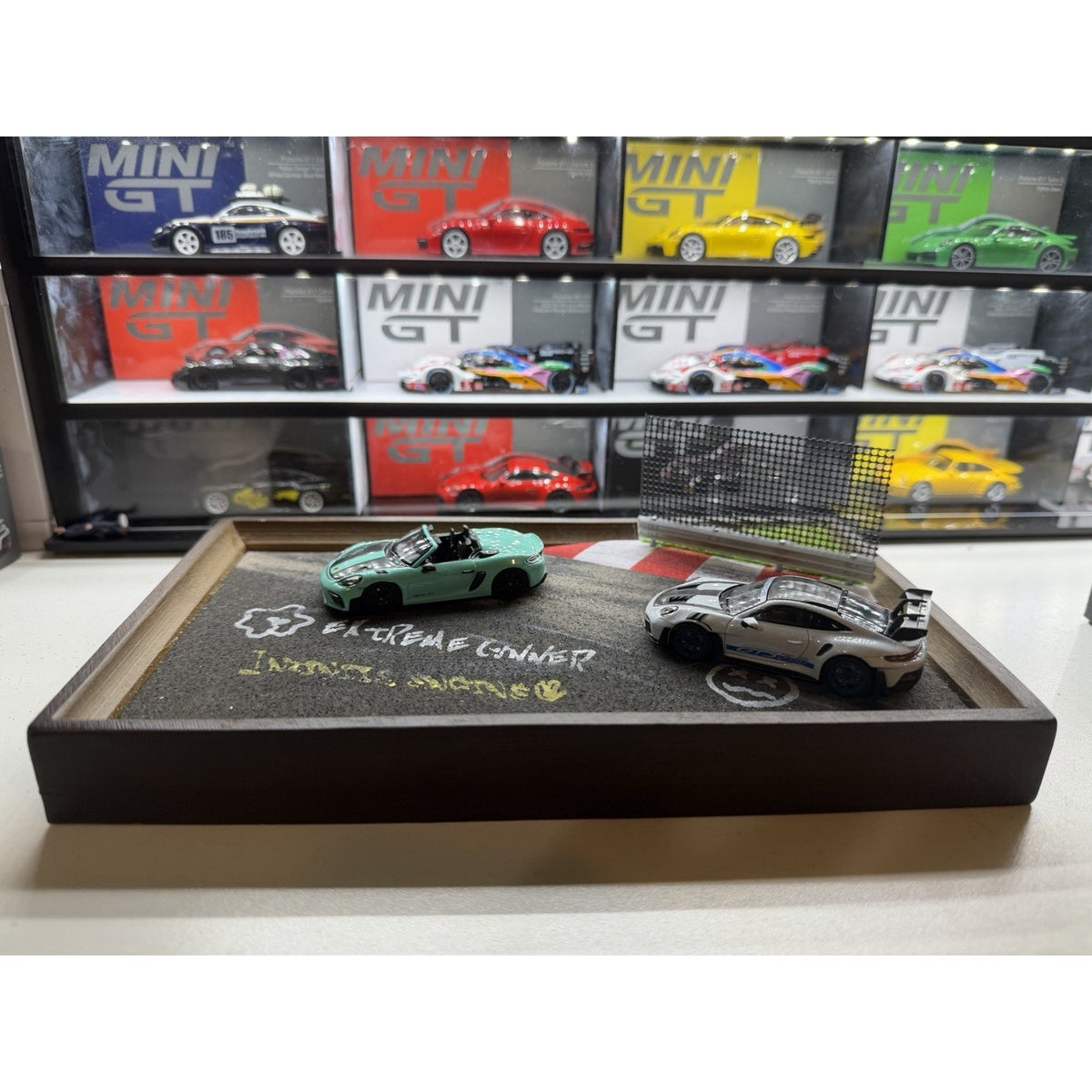Hand Made Diecast Diorama 1/64 Display Custom Display Up to 3 Car(no Car Include