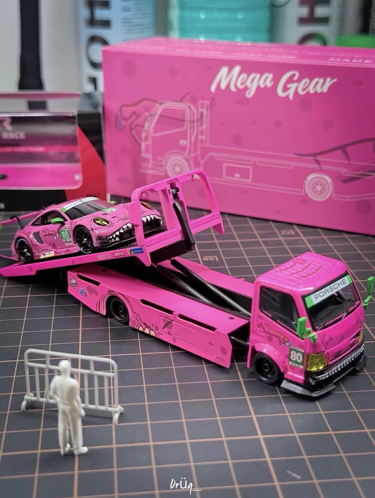 MG 1:64 H300 Custom Tow Flatbed Truck Dinosaur Model Diecast Metal pink
