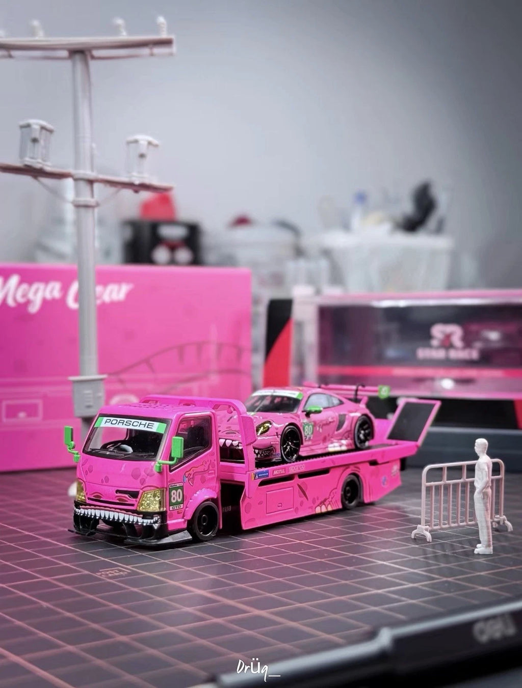 MG 1:64 H300 Custom Tow Flatbed Truck Dinosaur Model Diecast Metal pink