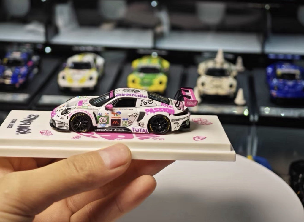 Star Race 911 Porsche 911 GT3 R LMGT3 #85 1/64 Limited Addition