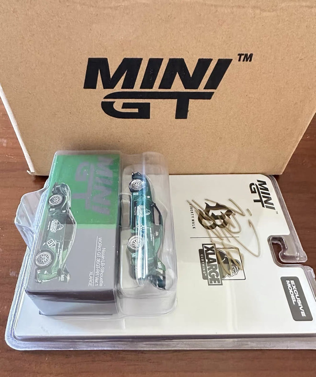 Mini GT Liberty Walk × XLarge Mini GT GTR  white Exclusive #1013 Signed by加藤kato