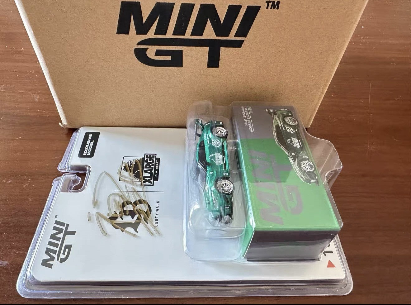 Mini GT Liberty Walk × XLarge Mini GT GTR  white Exclusive #1013 Signed by加藤kato